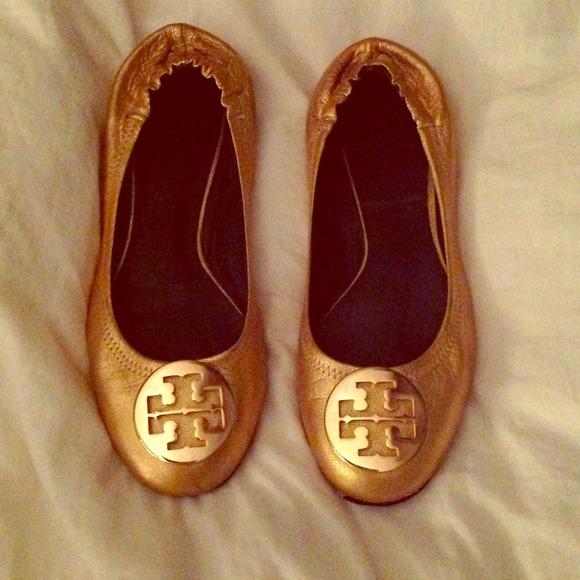 Almost new Tory Burch flats size 8.5. Barely worn.