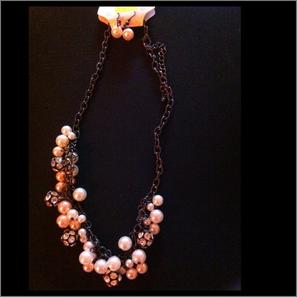 Throw a considerable offer! Pearl jewelry set
