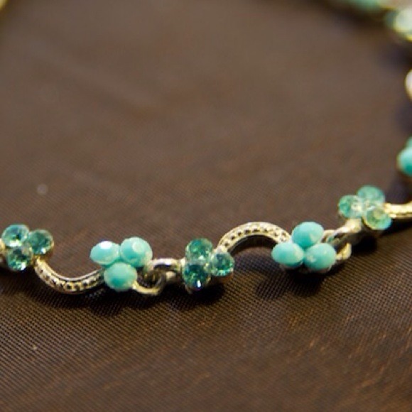 ❌SOLD❌ Adorable blue gem bracelet - Picture 2 of 2