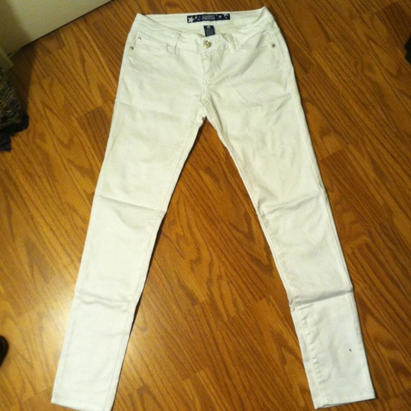 X SOLD X NWOT white FOREVER 21 jeans - Picture 2 of 4