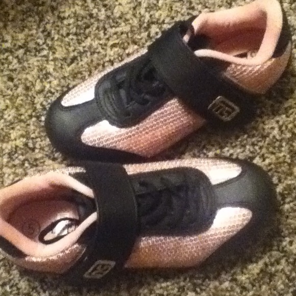 Shoes - Picture 3 of 4