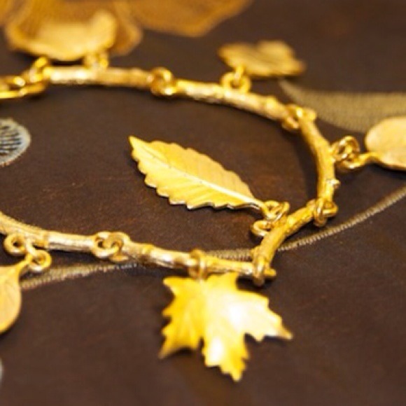 ‼️SOLD‼️NWOT Gold tone leaf bracelet - Picture 2 of 3