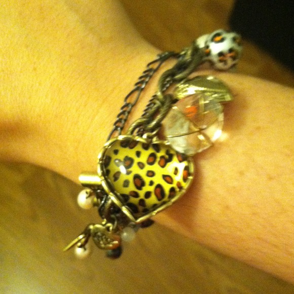 $25 TODAY! NWOT BETSY JOHNSON bracelet! - Picture 2 of 4