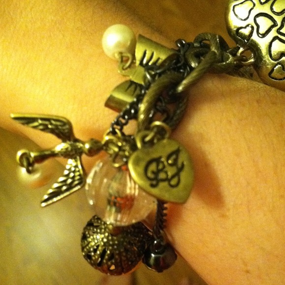 $25 TODAY! NWOT BETSY JOHNSON bracelet! - Picture 3 of 4