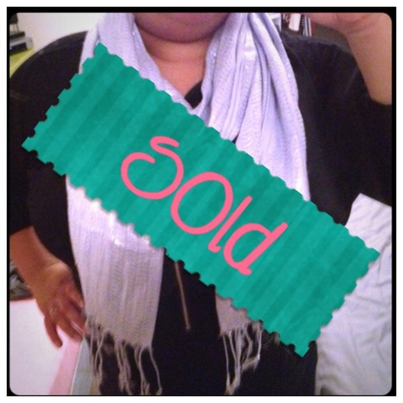 Cute gray sparkly scarf for the whole amazing day!