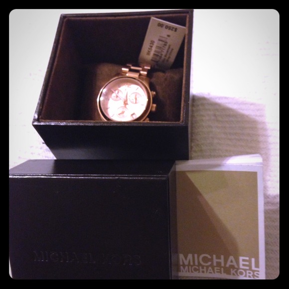 🌟NEVER WORN 🌟Rose Gold Michael Kors Watch!