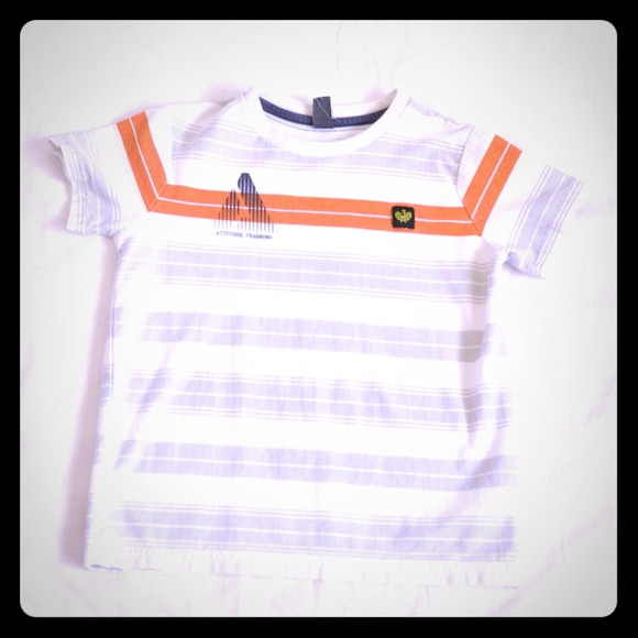 🎱Cool White and Orange Tee🎱