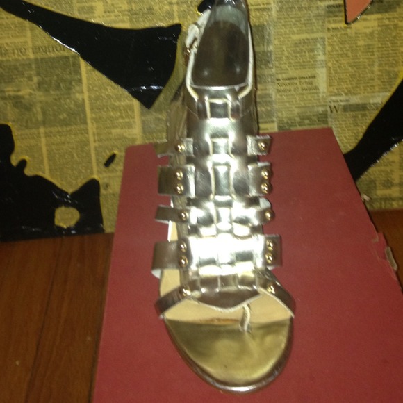 Sold in bundle! - Picture 2 of 4