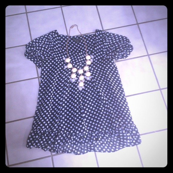 🚫sOLD🚫Navy and white polka dot ruffled