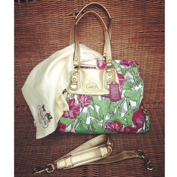 💚 RESERVED!! Coach floral satchel 💚
