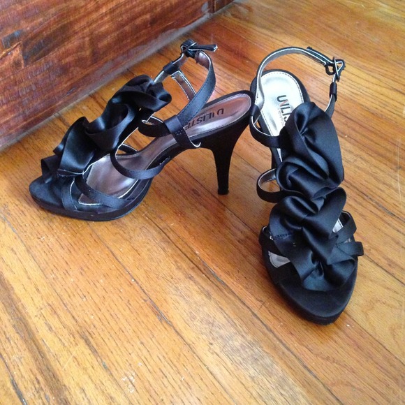 🔻Reduces🔻Beautiful heels!