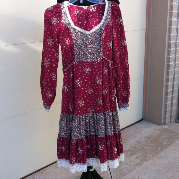 Vintage Peasant Dress - Picture 2 of 4