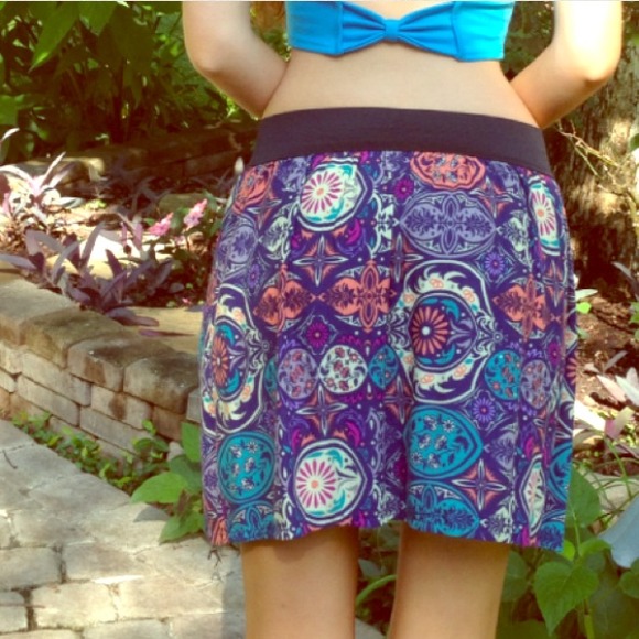 ❤️SOLD❤️ New! Forever 21 Retro Floral Skirt - Picture 3 of 3