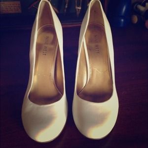 Nine West white pumps 6.5m
