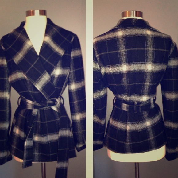 Sold!!!!  🎉Host Pick🎉❤️11/8 Plaid jacket!!!