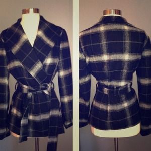 Sold!!!!  🎉Host Pick🎉❤️11/8 Plaid jacket!!!