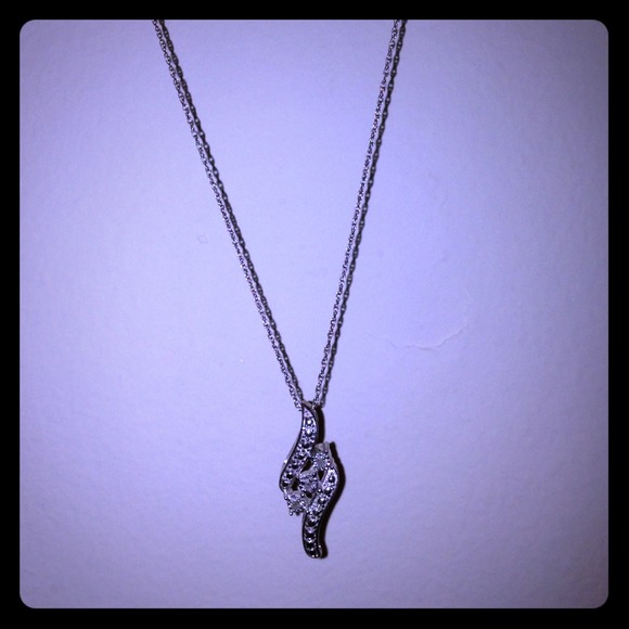 Diamond accented necklace! - Picture 1 of 3