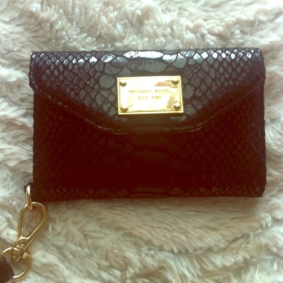 Michael Kors Other - Michael Kors iPhone 4/4s clutch