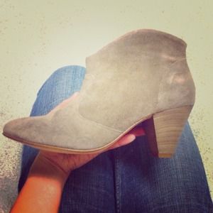 Steven by Steve Madden Pembrook booties