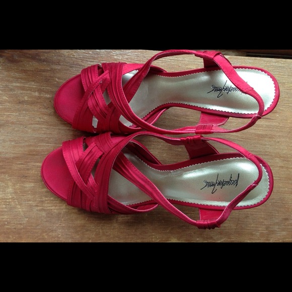 Red strap heels (3inch) 🎀