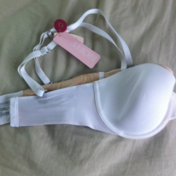 White Victoria secret bio fit bra 32 D
