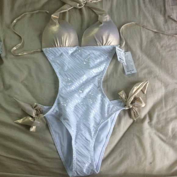 ❗❕❗TRADED❗❕❗White and gold monkini