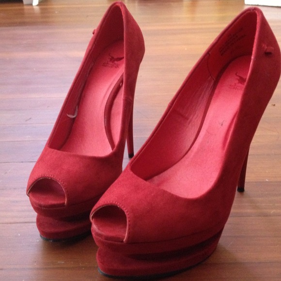 Red heels - Picture 2 of 2