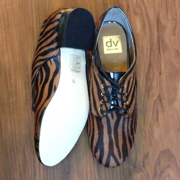 🎉Host Pick🎉 DV Tiger Printed Fur Oxfords - Picture 3 of 4