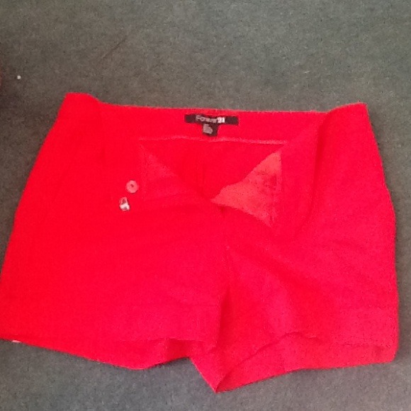 High waisted red shorts - Picture 2 of 2