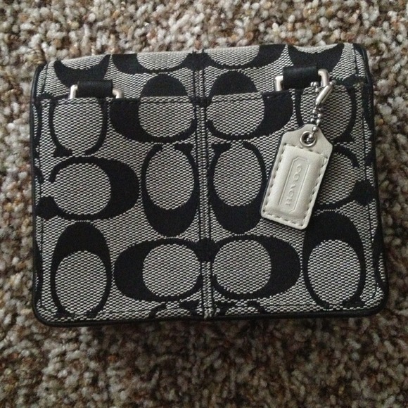 Authentic Coach wallet - Picture 2 of 3