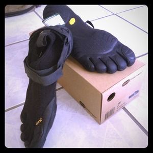 🚫sold. Local buyer🚫*not available.  Vibram 46.