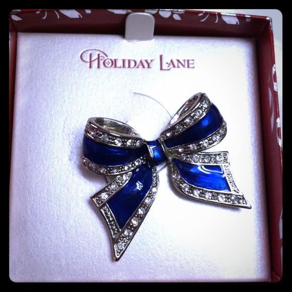 Holiday Lane bow pin