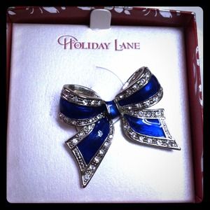 Holiday Lane bow pin
