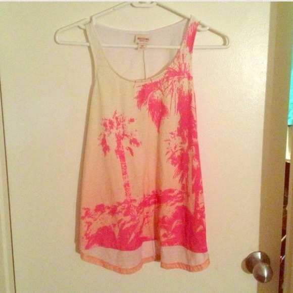 Gorgeous tank top💢trade💢