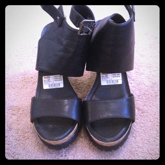 Black wedge open toe shoes with cork sole
