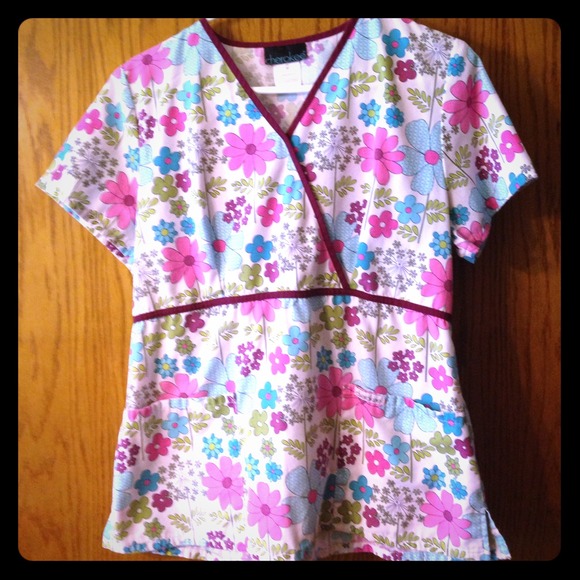 M scrub top