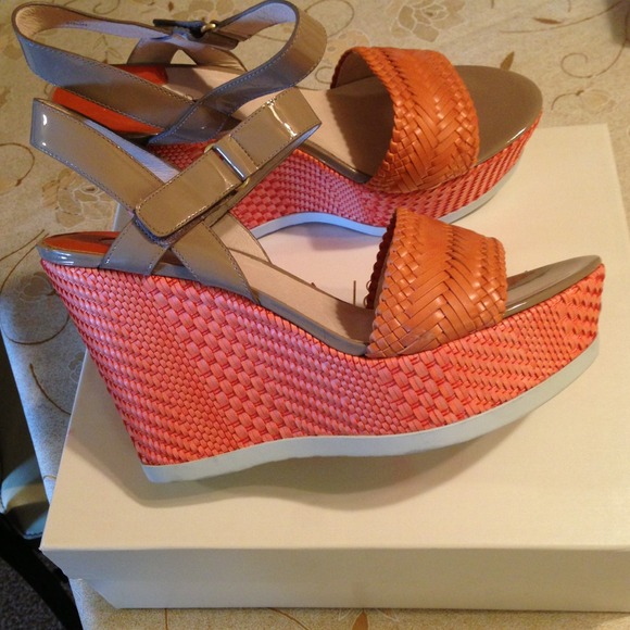 Joan & David Shoes - Daidona shoe/ sandal