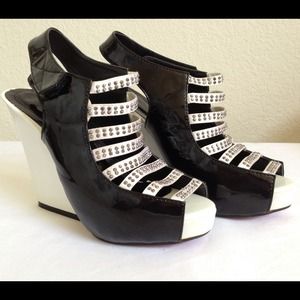 🚫SOLD🚫Black and White Wedge Shoes