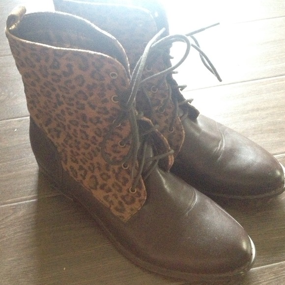 Leopard/dark brown combat boots
