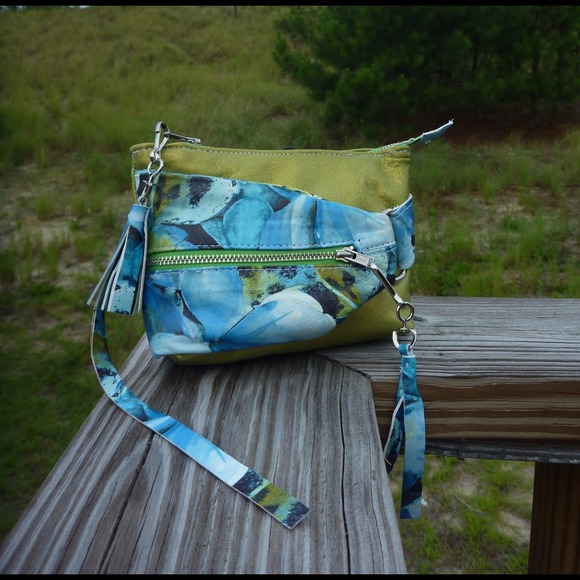 gabli Handbags - Nose Flowers on Vaca
