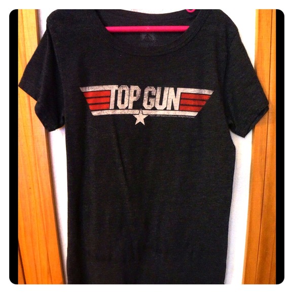 ❌ SOLD ❌Grey Top Gun tee