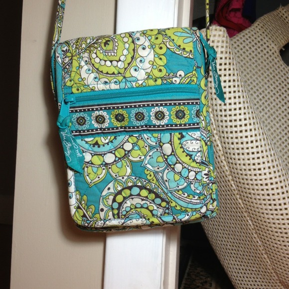 Vera Bradley hipster in Peacock