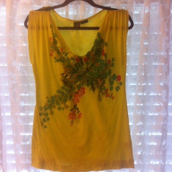 Lose neck blouse