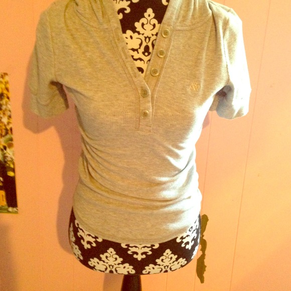 Hooded 3/4 length sleeve grey button down Tshirt