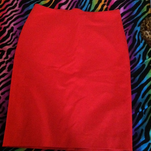 red ✏ skirt .