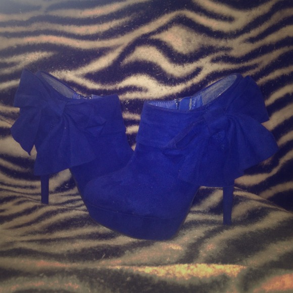 Navy blue booties