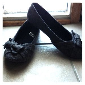 Size 6 grey and black flats