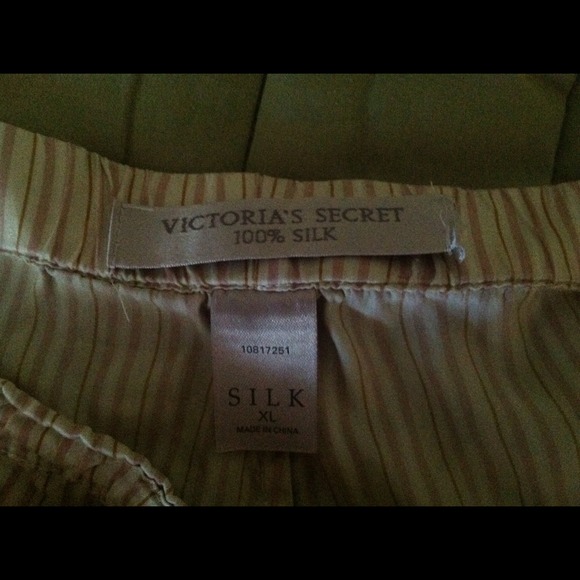 SOLD IN BUNDLE - 💞Victoria Secret Silk Shorts - Picture 2 of 3