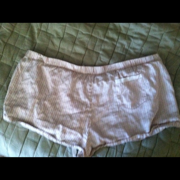 SOLD IN BUNDLE - 💞Victoria Secret Silk Shorts - Picture 3 of 3