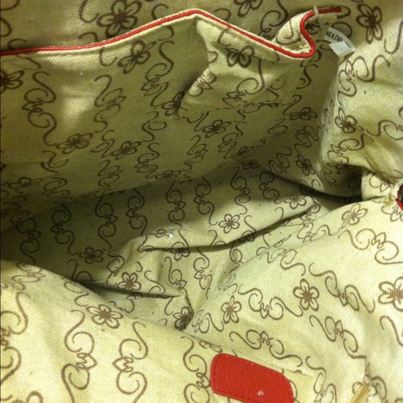 Red Flower Handbag - Picture 3 of 3